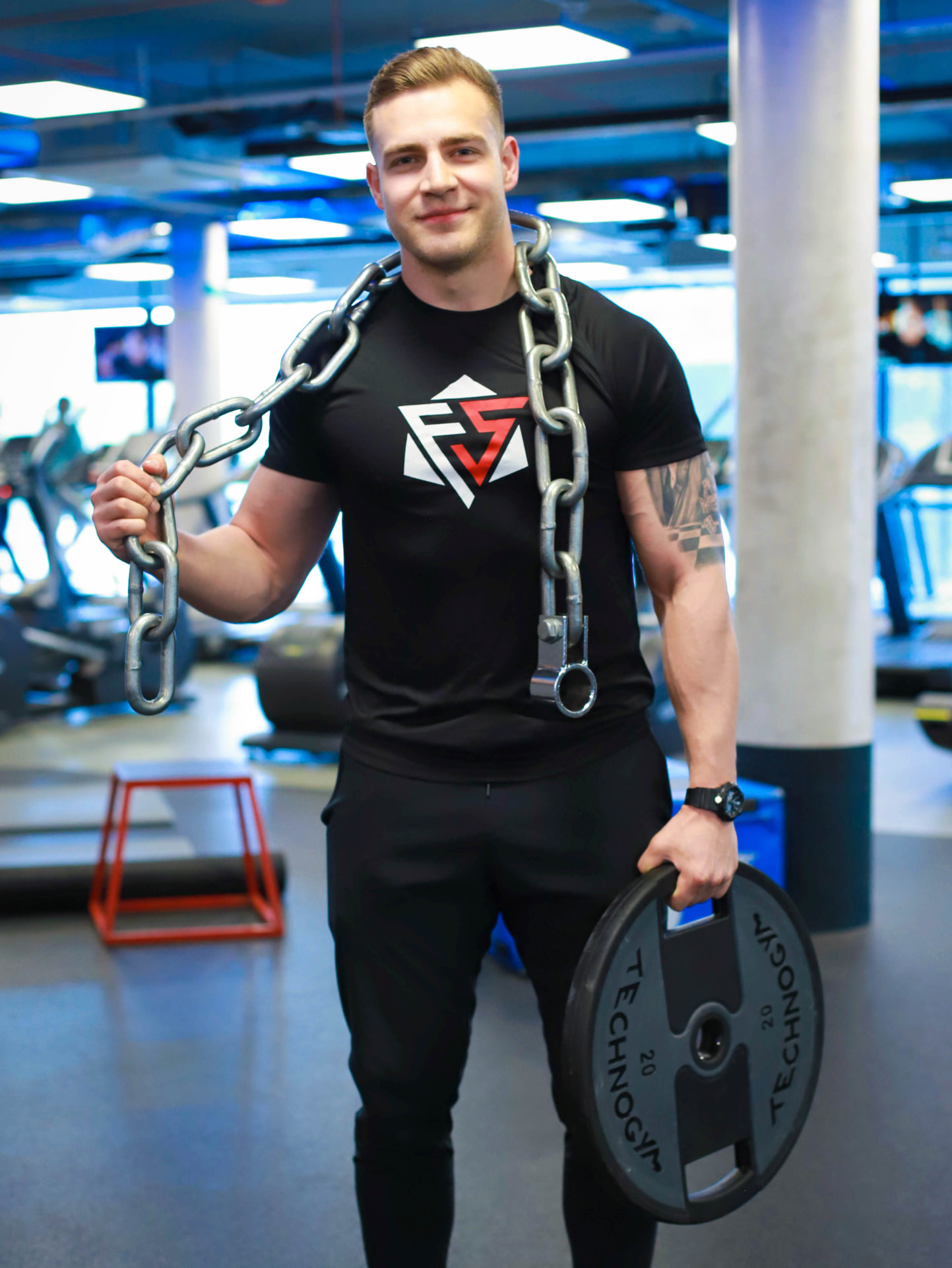 Trenerzy FitFive podczas pracy 1:1 z klientem